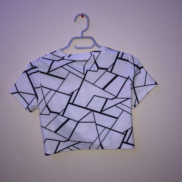 Black & white crop top from shein - Picture 2 of 2